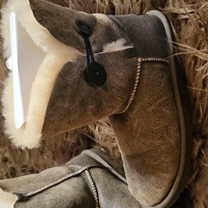Ugg Bailey Button Boots Size 8